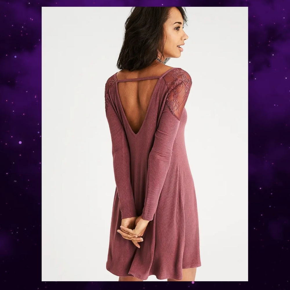 AE ultra-soft jersey flirter with‎ sheer lace shoulder panels
